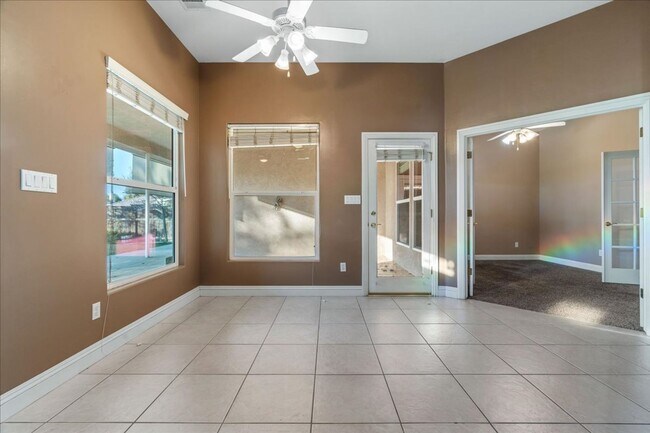 Building Photo - West Bakersfield Custom Home for Rent Available Now!