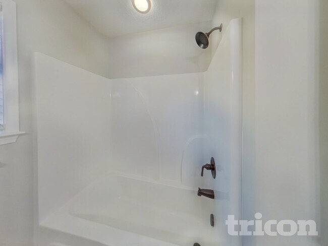 Building Photo - 580 Marchbanks Rd