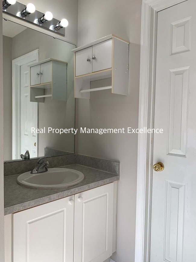 Building Photo - Raleigh Residence In Hedingham Scenic Golf...