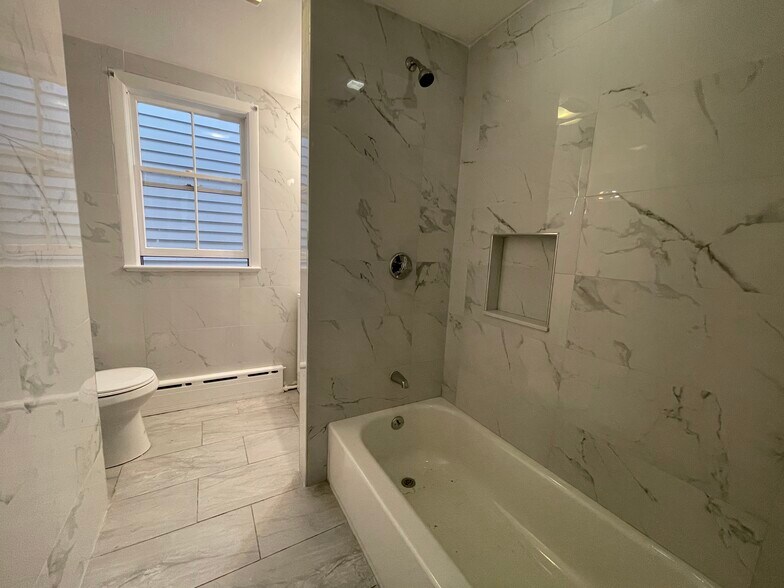 Building Photo - 338 K St