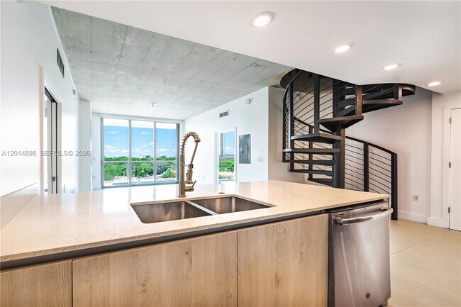 Building Photo - 13800 Highland Dr