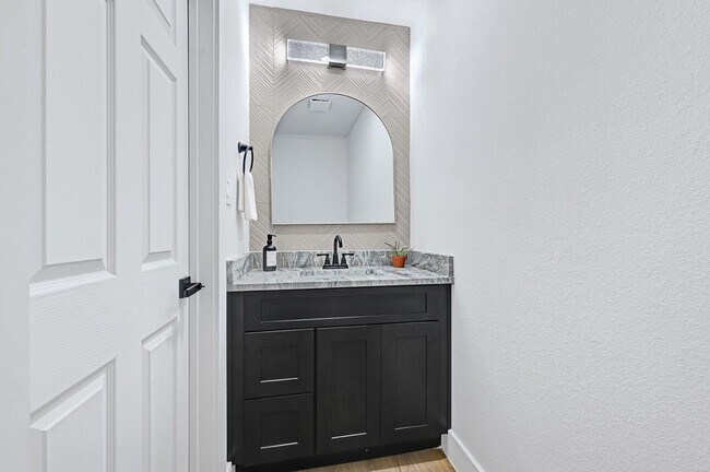 Building Photo - 6726 Dumble St