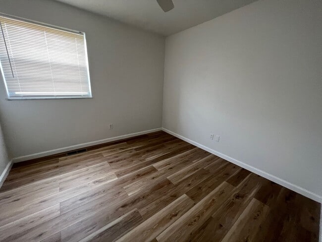 Building Photo - Creve Couer CONDO!