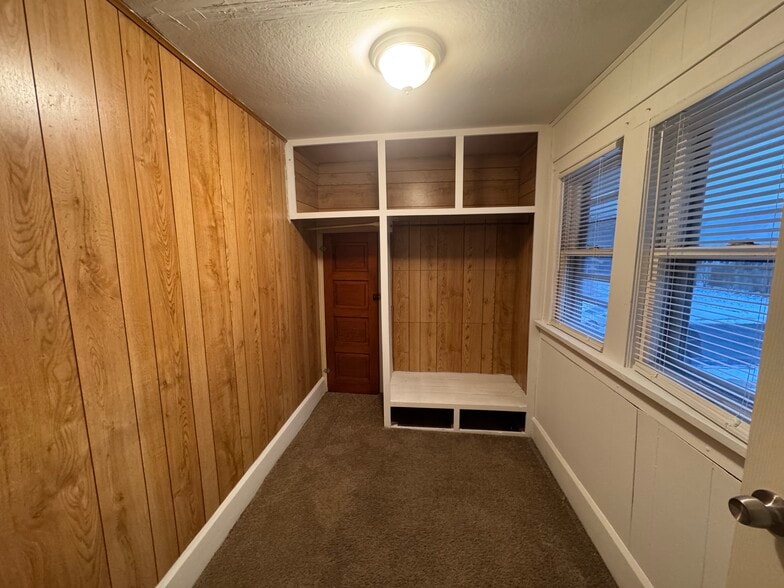 Building Photo - 1118 Ardmore Ave SW