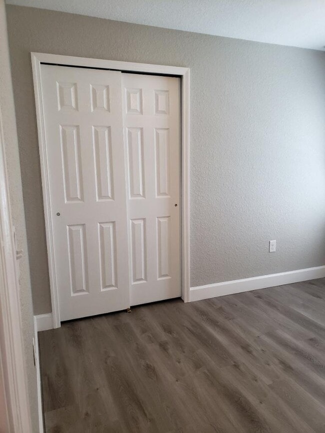 Building Photo - 903 E Renfro St