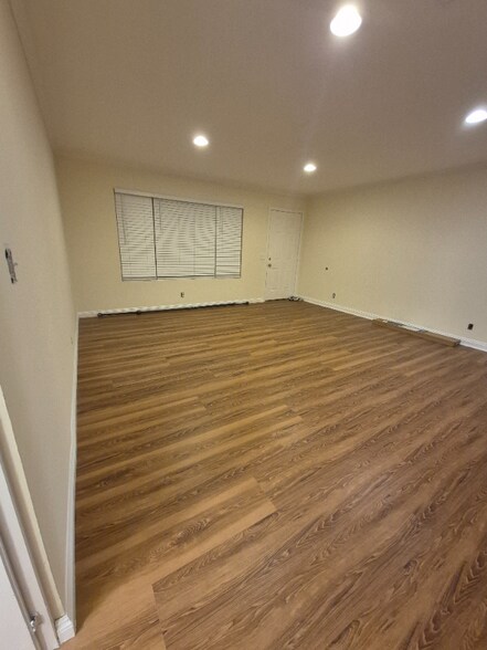Building Photo - 8939 Mango Ave