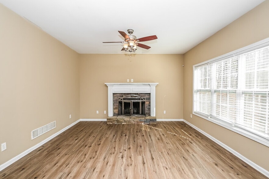 Building Photo - 241 Sable Trace Dr