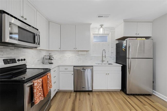 Building Photo - 208 Marlborough St