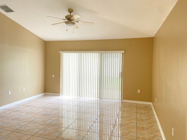 Building Photo - 4 bd/ 2 ba Single Family Home in Kissimmee near the Loop