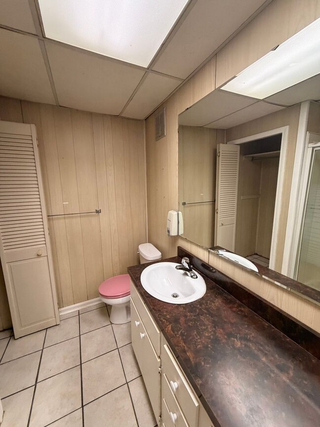 Building Photo - Gorgeous 3 bedroom house with finished basement!