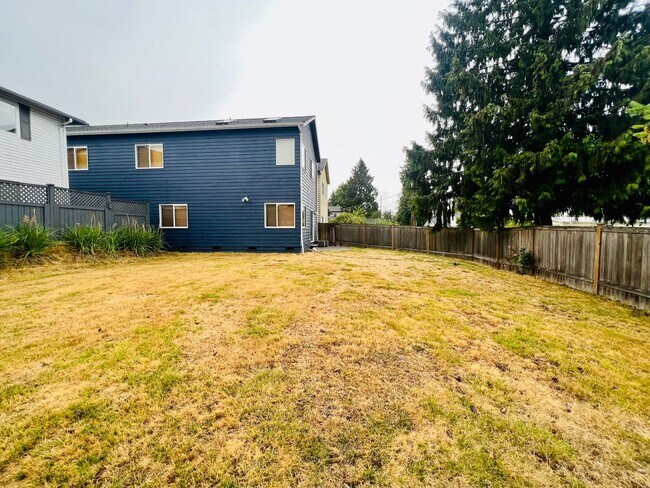 Building Photo - Greenwood Home