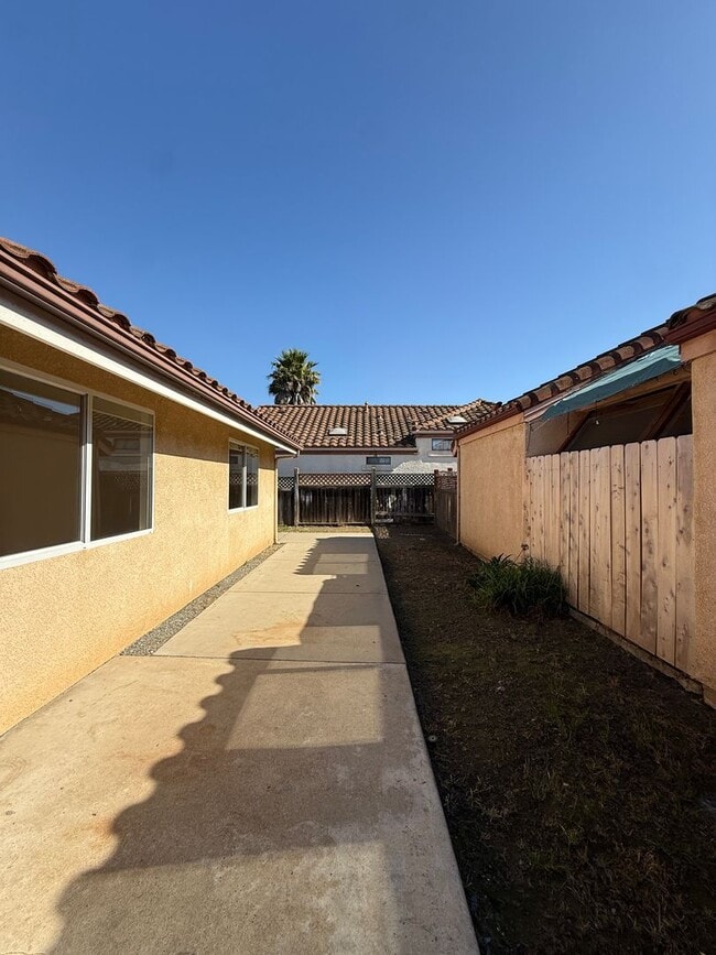 Building Photo - Single Story Home Located in The Gated Community of Hidden Pines