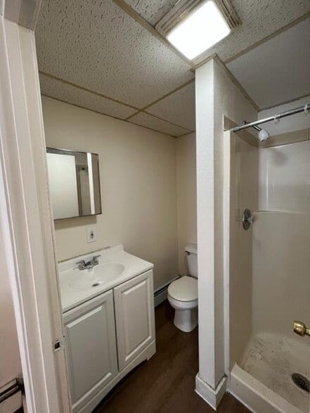 Bathroom - 16 North St