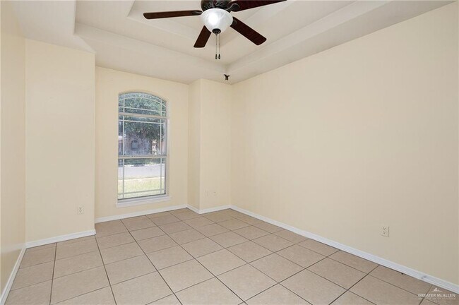 Building Photo - 2323 N Opal St