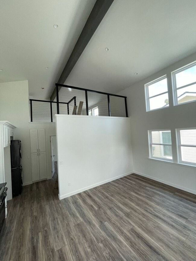 Building Photo - 121 Nelson St