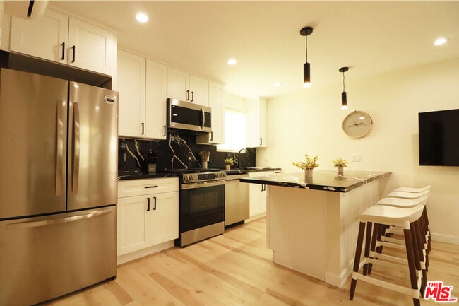 Building Photo - 9024 Phyllis Ave