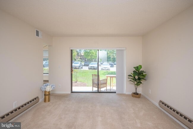 Building Photo - 15301 Beaverbrook Ct