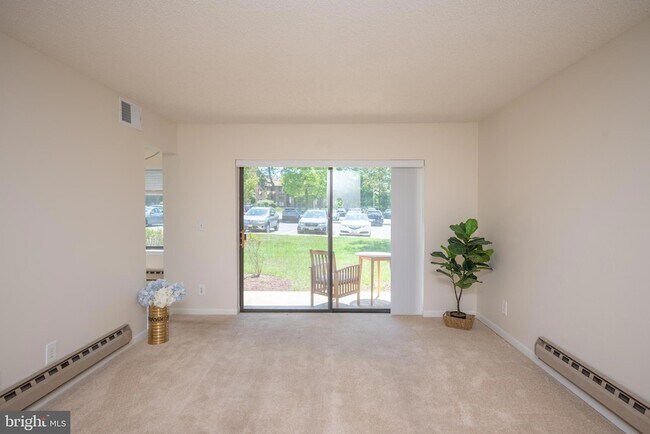 Building Photo - 15310 Beaverbrook Ct