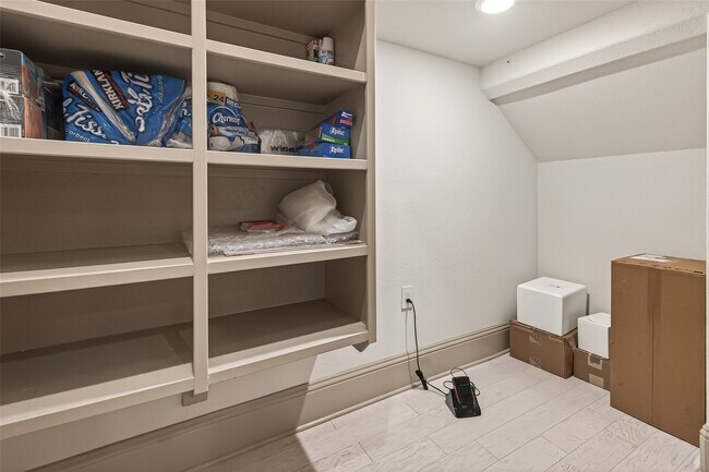 Building Photo - 722 Imperial Blvd