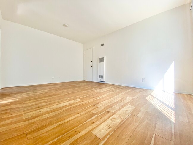 Building Photo - 2613 S Sepulveda Blvd