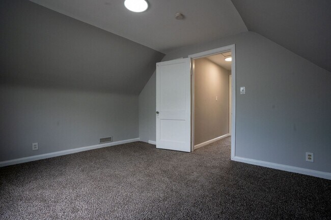 Building Photo - Eastpointe 3 bedroom