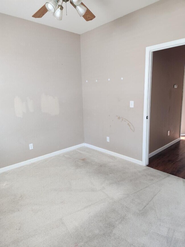 Building Photo - 1169 Syracuse Ln