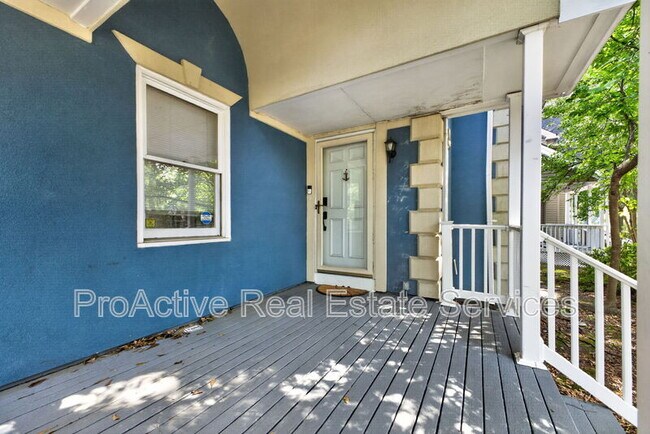 Building Photo - 1316 Llewellyn Ave