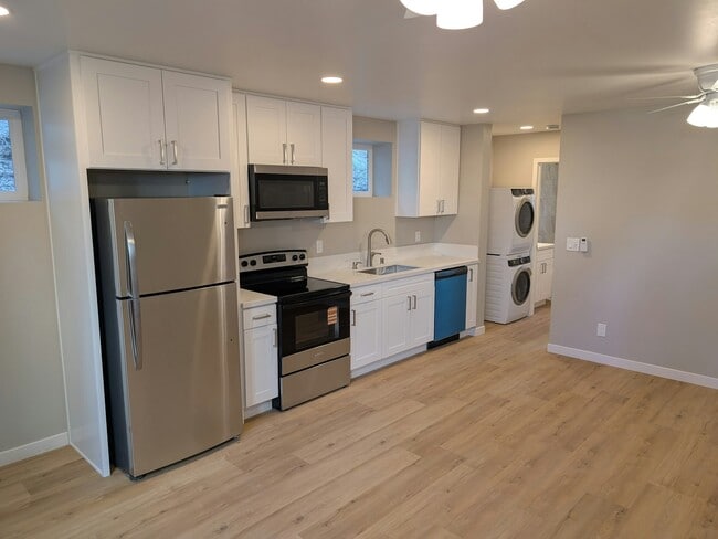 Building Photo - 7221 Jacmar Ave