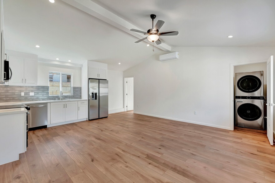 Building Photo - 1012 W Walnut St