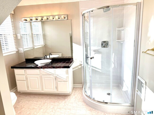 Building Photo - 94 Waldron Dr