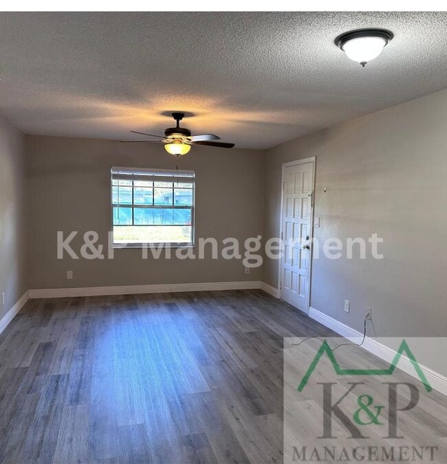 Building Photo - 515 Duchess Ct