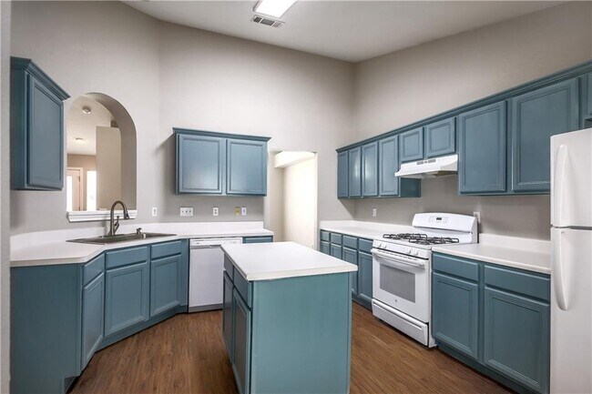 Building Photo - 3300 Reta Cove