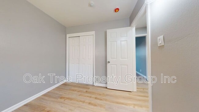 Building Photo - 418 6th St