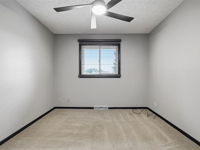 Building Photo - 15665 Fountain Hills Dr