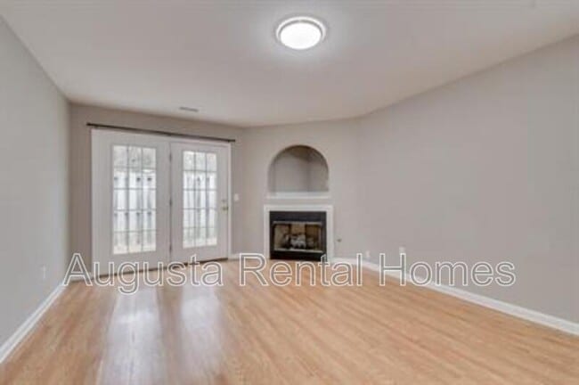 Building Photo - 102 Kelly Dr