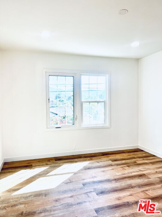 Building Photo - 938 W Glenoaks Blvd