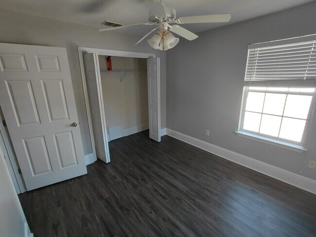 Building Photo - 2633 Fenwood Ct