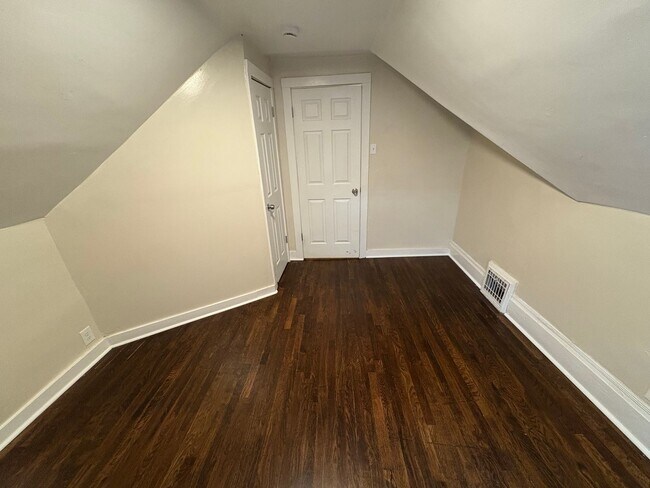 Building Photo - Updated 4 bed 1.5 Bath in Omaha