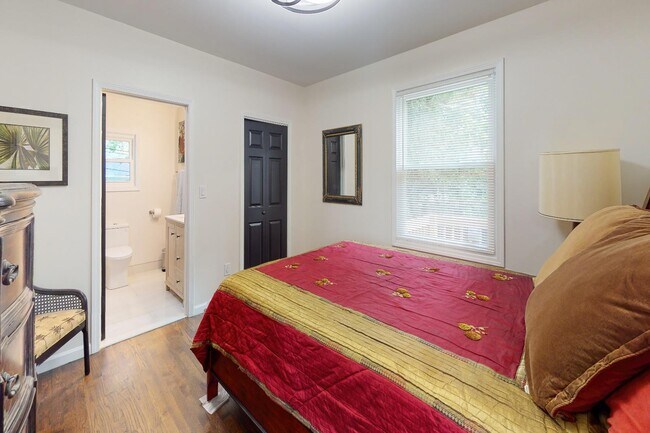 Building Photo - 2002 Ridgemont Rd