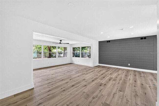 Building Photo - 2141 Indian Ave S