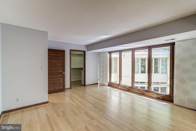 Building Photo - 1325 Darnall Dr