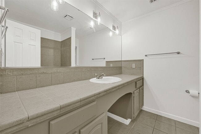 Building Photo - 2515 Baycrest Dr