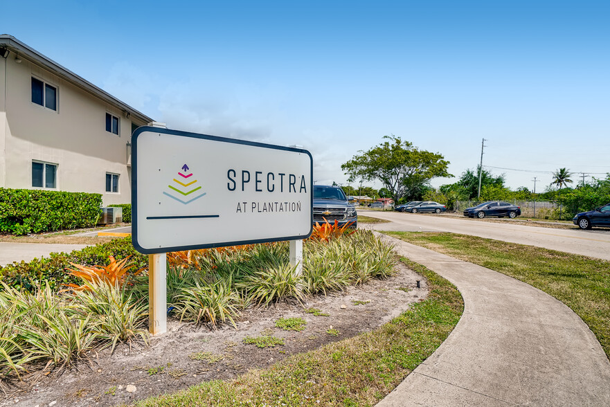 Building Photo - Spectra at Plantation