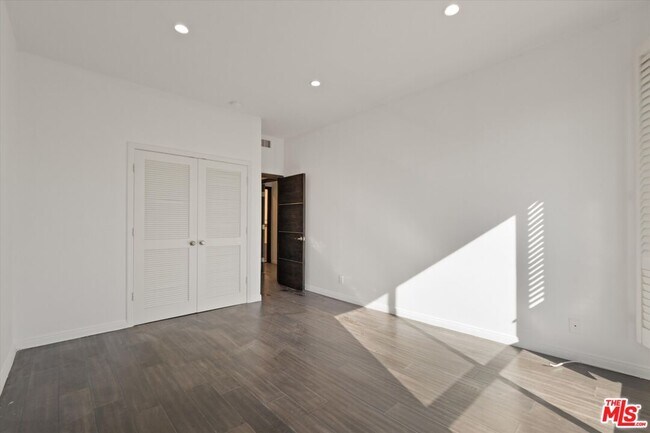 Building Photo - 2175 S Beverly Glen Blvd