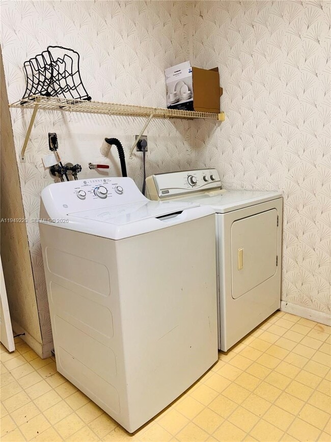 Building Photo - 4950 E Sabal Palm Blvd