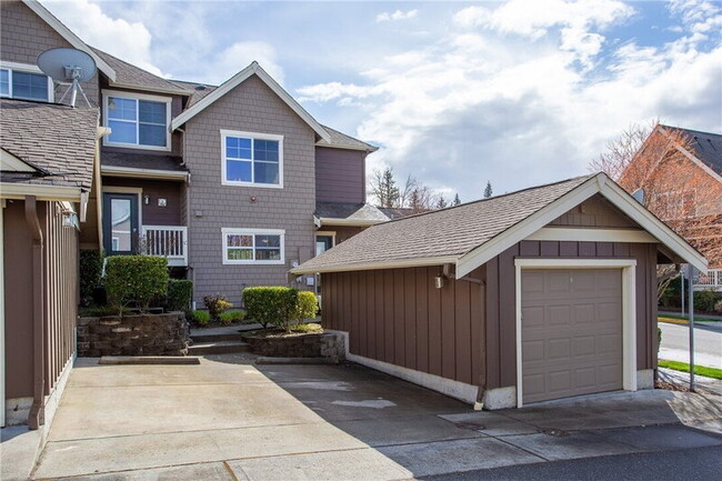 Building Photo - 2400 NE Park Dr