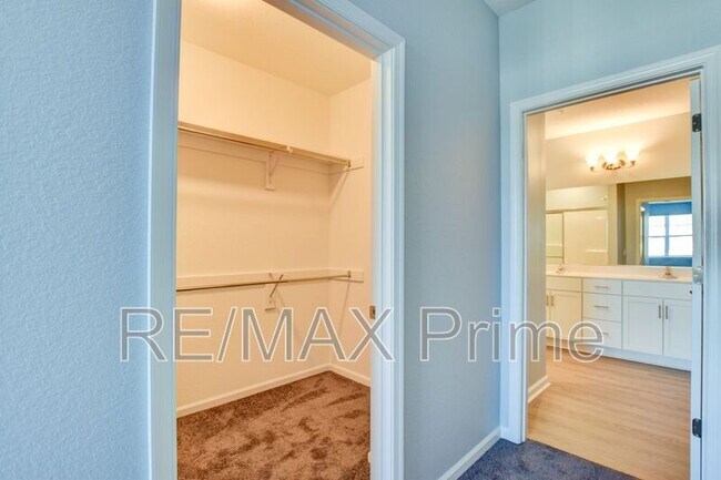 Building Photo - 1720 Vankar Dr