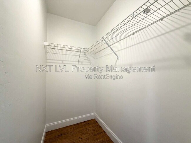 Building Photo - 631 SW 12th St