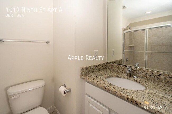 Building Photo - 1019-A Ninth St - Available Now!