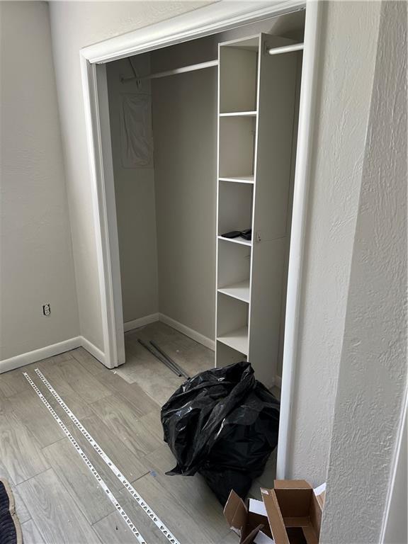 Building Photo - 628 Lotus Ave